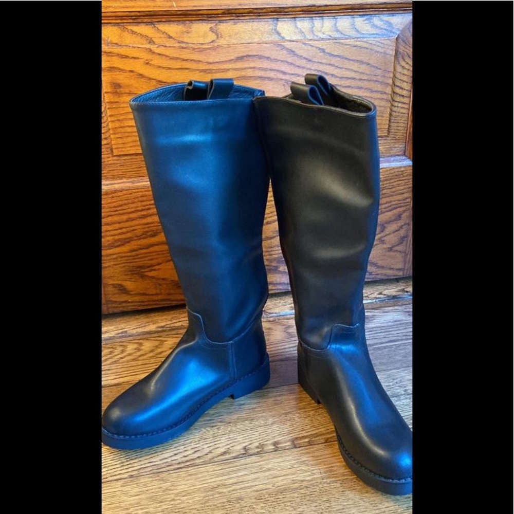 Leather boots. Brand new